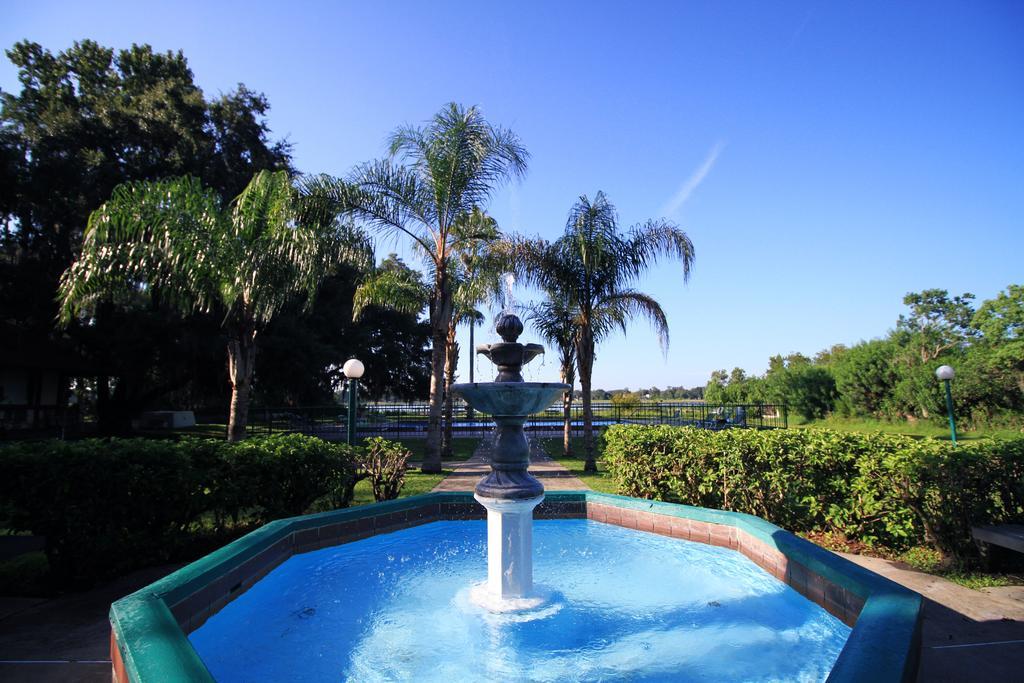 Palm Lakefront Resort And Hostel Celebration Exterior foto